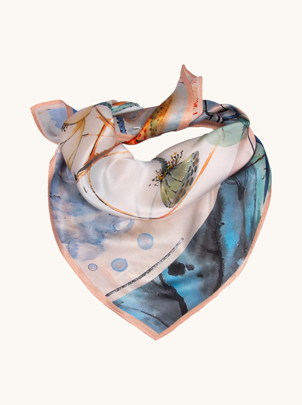 Apaszka jedwabna różowa z kwiatem lotosu  53x53 cm 