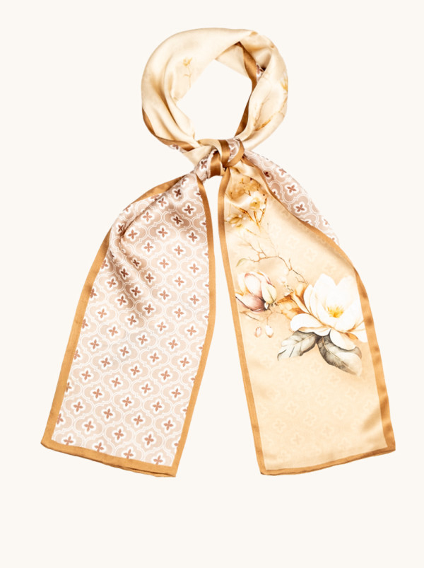 Jedwabny szal z kwiatem magnolii i ornamentowym detalem  16cm x 145cm 
