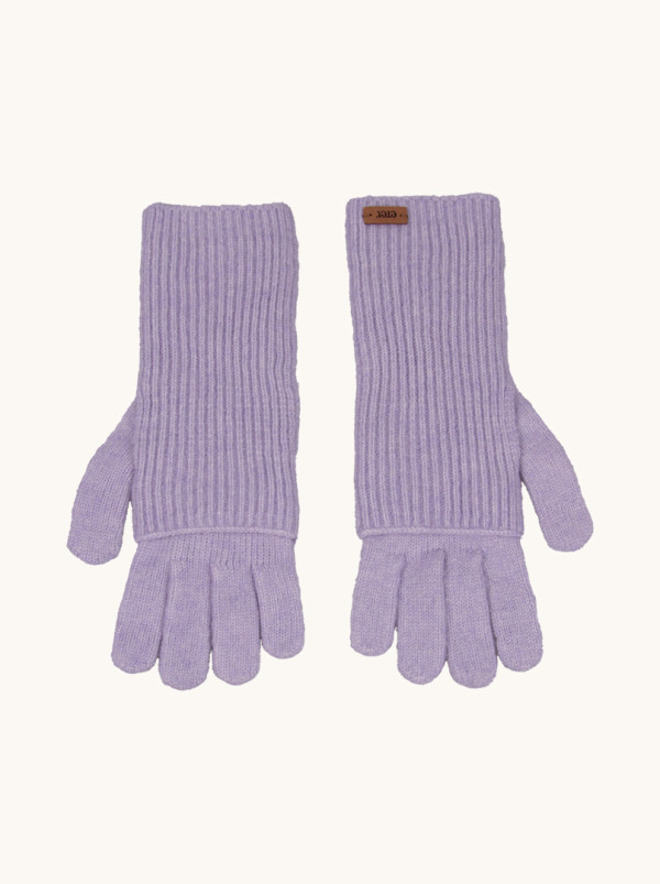 Wool gloves in purple color