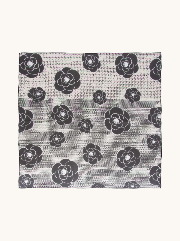 Apaszka z jedwabnej krepy Stylowe kwiaty 65x65 cm