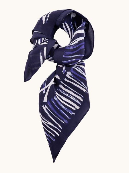 Apaszka jedwabna granatowa z abstrakcyjnym wzorem 70x70 cm