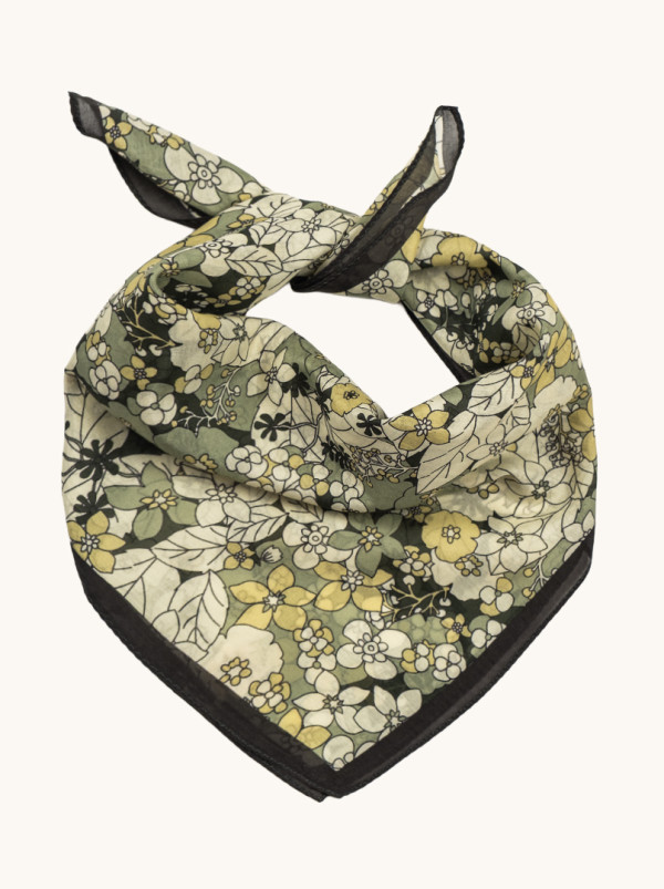 Apaszka bawełna z jedwabiem morwowym zielona z roślinnym wzorem 53x53 cm