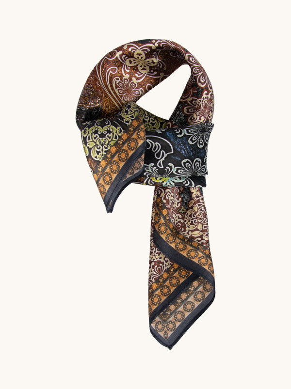 Apaszka jedwabna orientalna z motywem zająca 70x70 cm