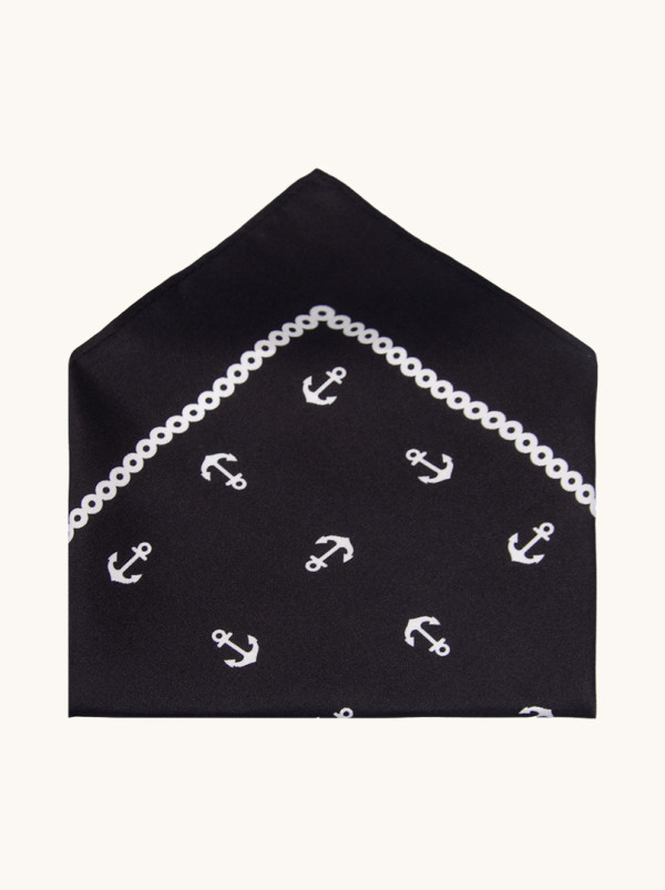 Jedwabna poszetka czarna w kotwice  32 cm x 32 cm