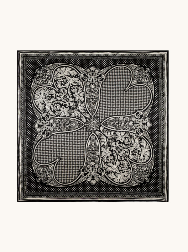 Duża apaszka jedwabna czarna z barokowym wzorem 90x90 cm