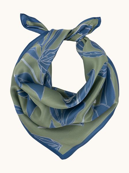 Apaszka jedwabna w liście oliwkowa z granatem 53x53 cm