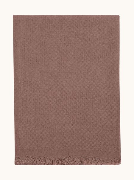 Ciepły szal z delikatnym wzorem i frędzlami 63x190 cm