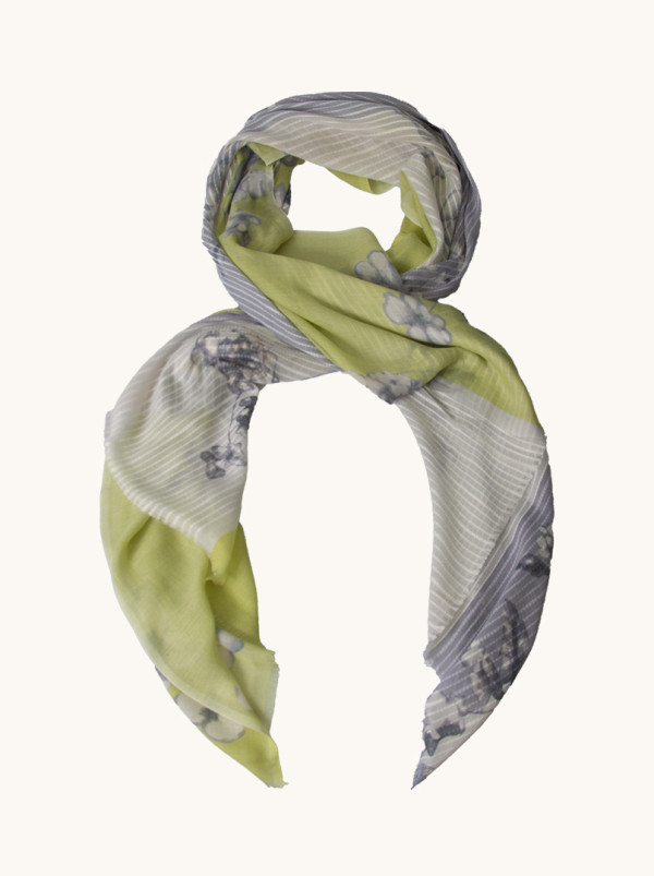 Szal zielony w kwiaty 85cm x 190cm