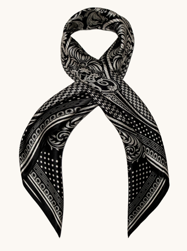 Duża apaszka jedwabna czarna z barokowym wzorem 90x90 cm