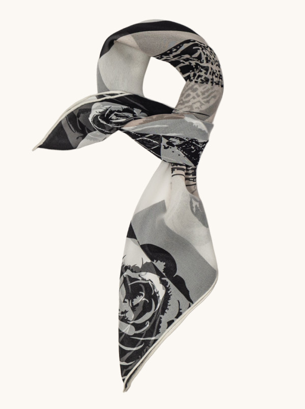 Apaszka z jedwabiu morwowego z motywem róż 65x65 cm