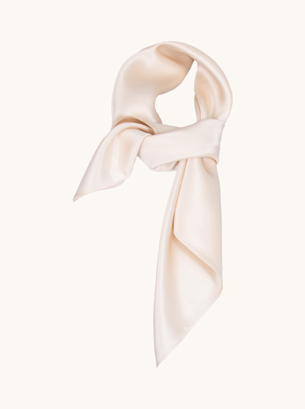 Jedwabna apaszka gładka w kolorze pudrowego różu 65x65 cm