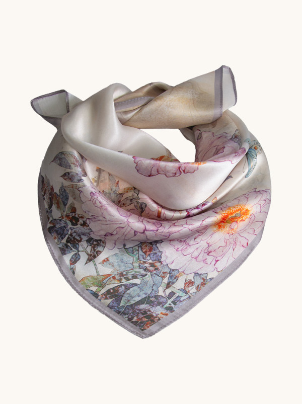 Apaszka jedwabna kremowa w kwiaty 53x53 cm