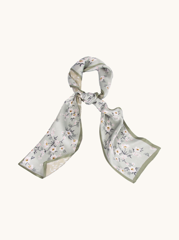 Wąski szal dwustronny kolorze delikatnej zieleni z subtelnym kwiatowym wzorem  15 cm x 145 cm