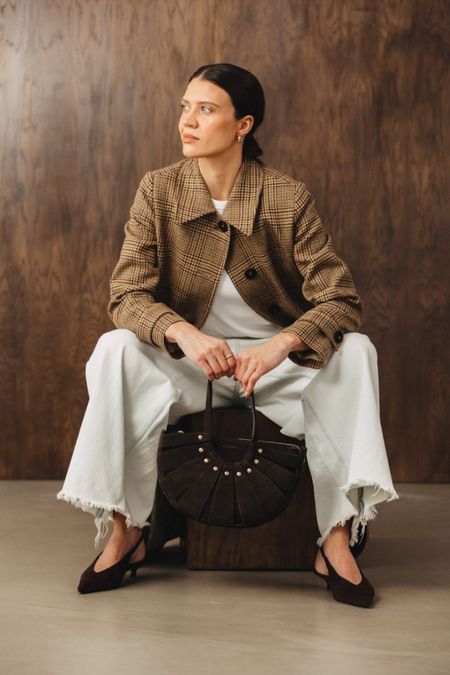 Mała zamszowa torebka damska ZOE brązowa z łańcuszkiem PREMIUM