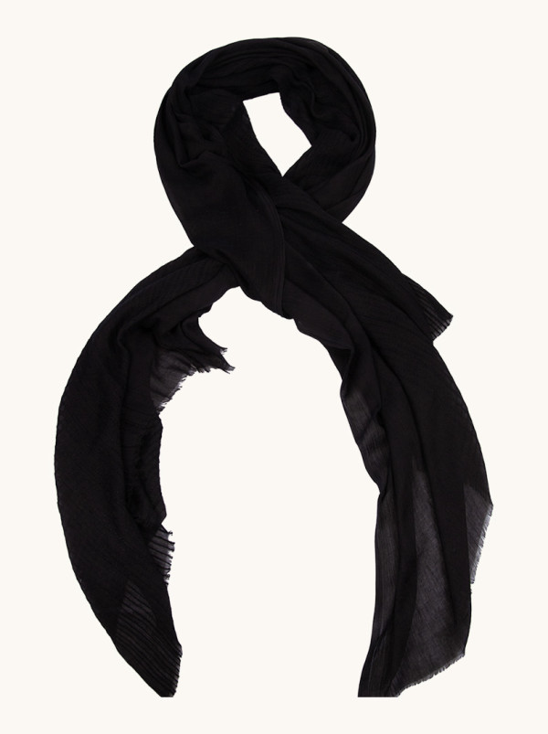 Lekki szal w pasy w czarnym kolorze 70x190cm