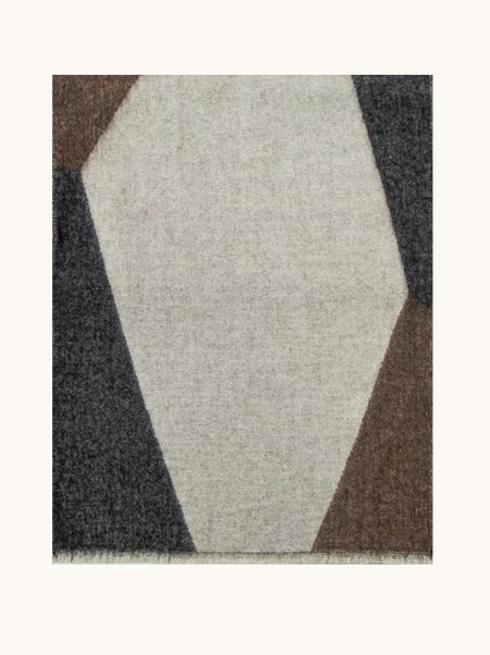 Ciepły szal dwustronny z wełną w odcieniach brązu w geometryczne wzory z delikatnymi frędzlami 50x210 cm