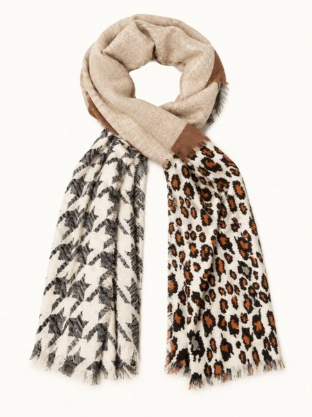 Beige wool scarf with leopard print 65x180 cm