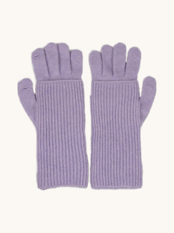 Wool gloves in purple color