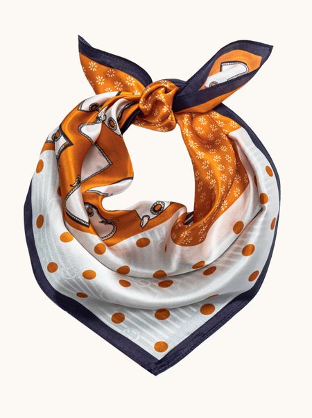 Apaszka jedwabna pomarańczowa w układzie wzorów 53x53 cm