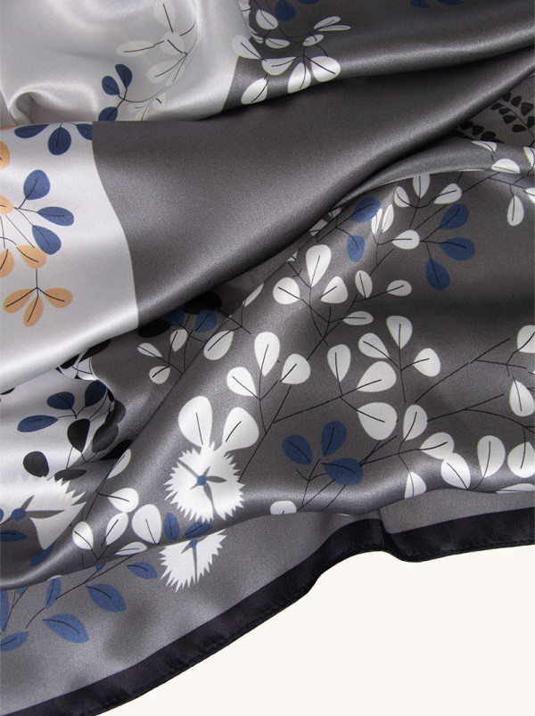 Grey silk scarf with floral motif 55 cm x 170 cm