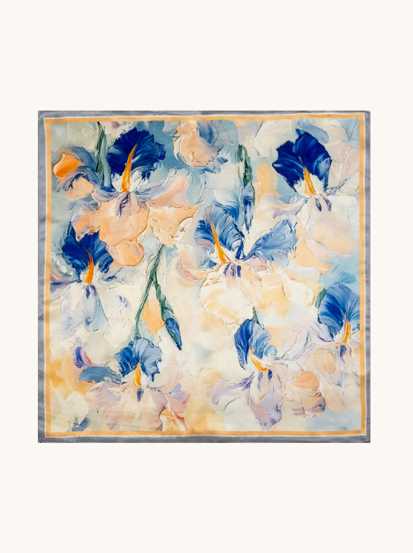 Apaszka jedwabna kremowa w malarskie kwiaty 53x53 cm