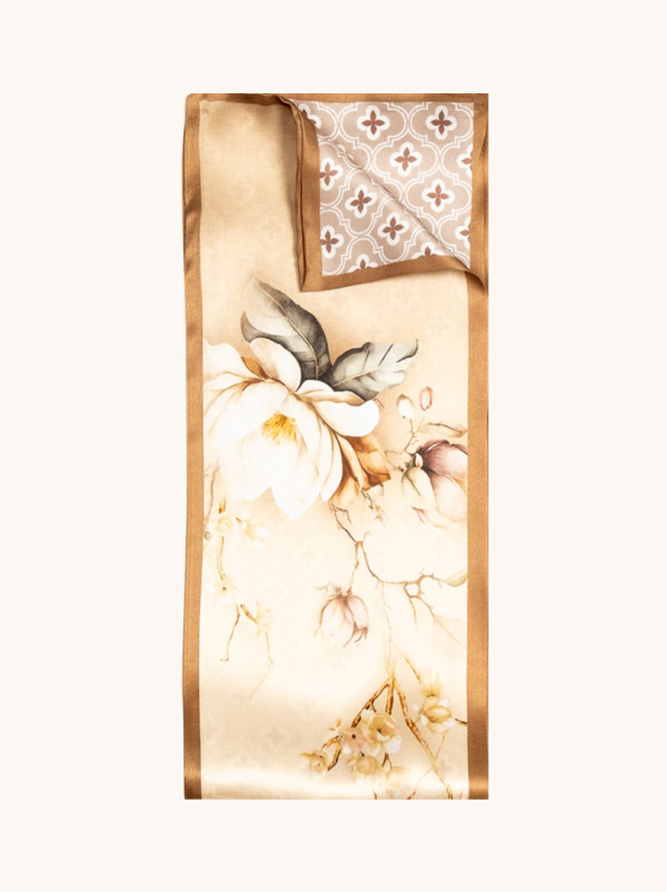 Jedwabny szal z kwiatem magnolii i ornamentowym detalem 16cm x 145cm