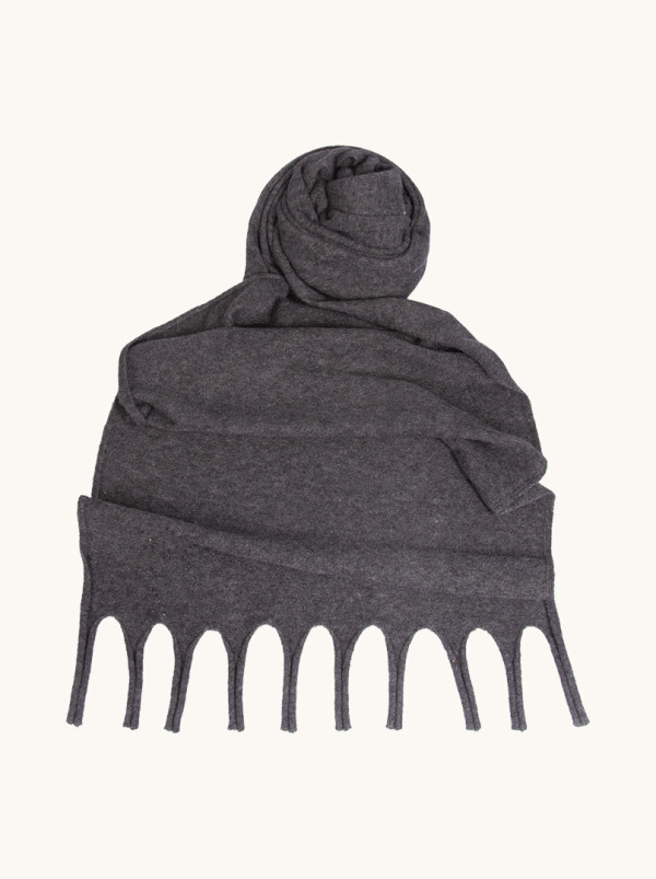 Szal grafitowy z frędzlami 55 cm x 180 cm