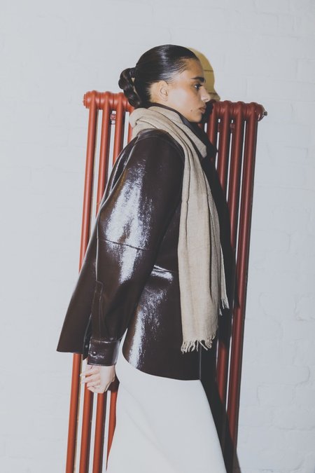 Luxurious, soft ecru cashmere scarf with brown trim, 70x180 cm