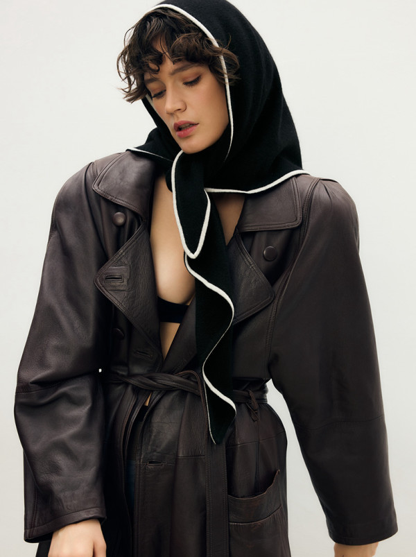 Ciepła ekskluzywna kaszmirowa chusta trójkątna czarna z białą lamówką 100 cm x 160 cm PREMIUM