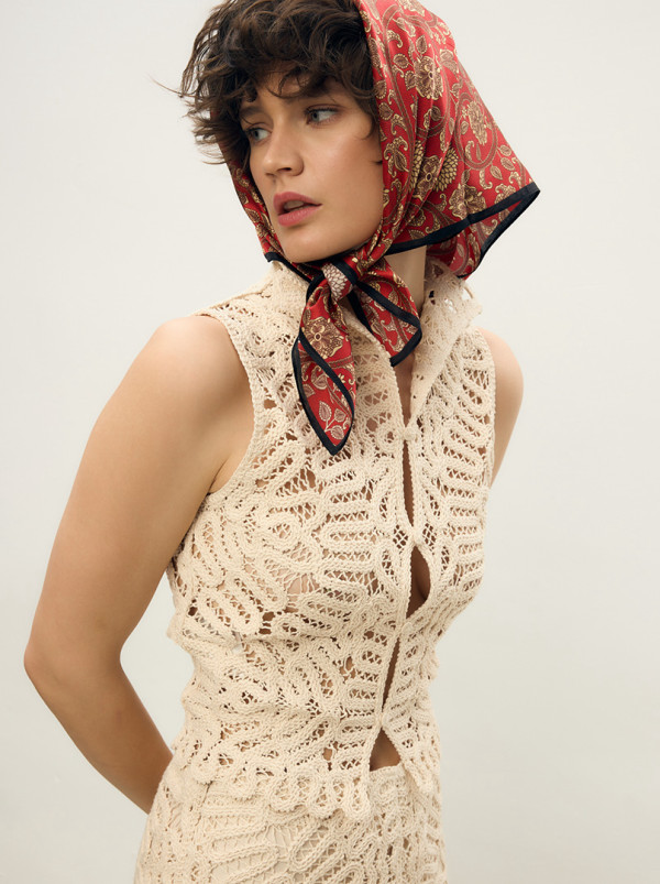 Apaszka jedwabna Czerwień Wschodu 68x68cm PREMIUM