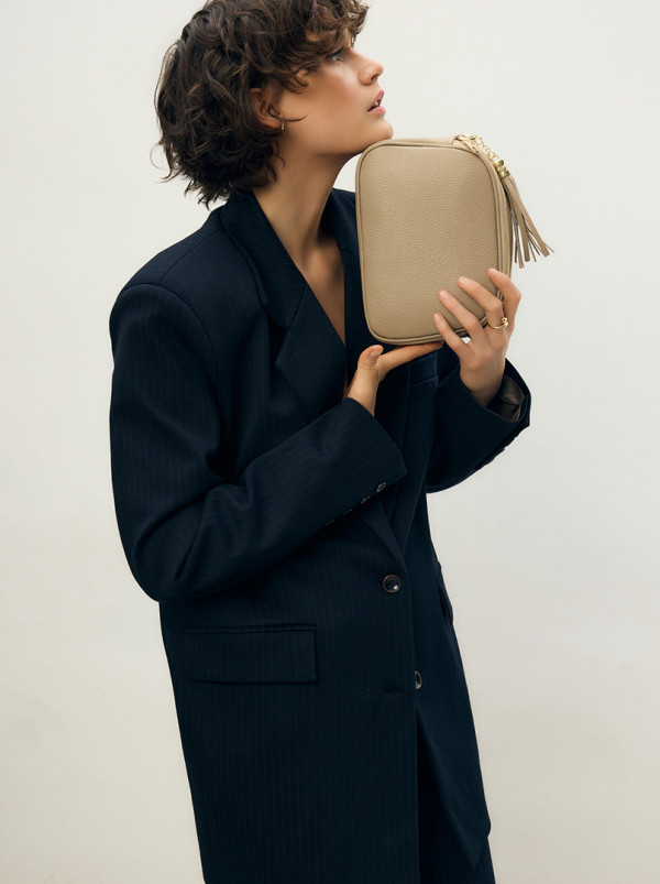 Mała torebka ALLORA be unique beżowa ze skóry naturalnej 17 cm x 23 cm PREMIUM