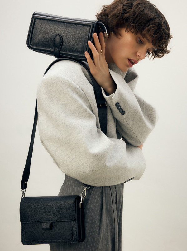 Torba crossbody ALLORA be unique czarna ze skóry naturalnej 13 cm x 24 cm PREMIUM