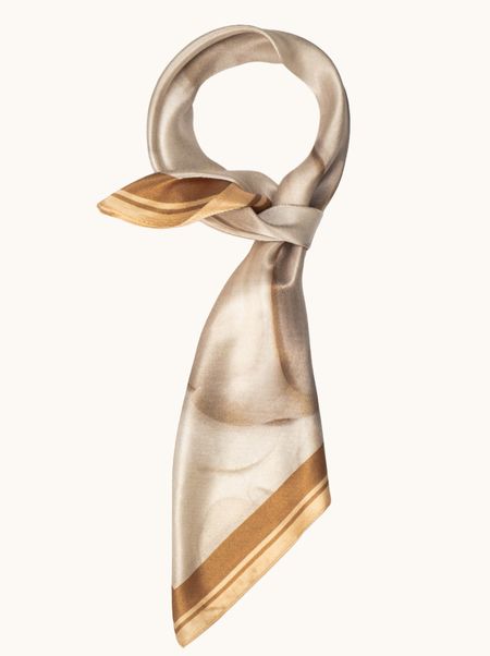 Apaszka jedwabna beżowa z marmurkowym wzorem 70x70 cm