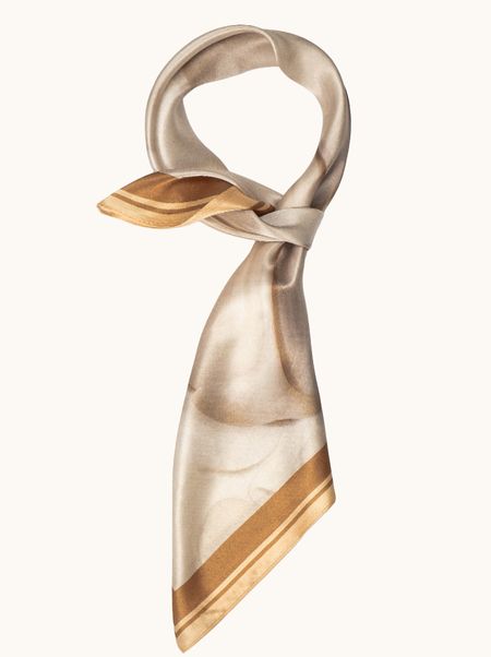 Apaszka jedwabna beżowa z marmurkowym wzorem 70x70 cm