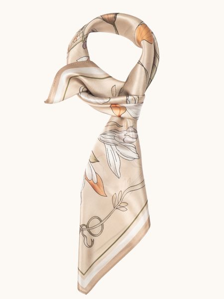 Apaszka jedwabna beżowa w roślinny wzór 70x70 cm