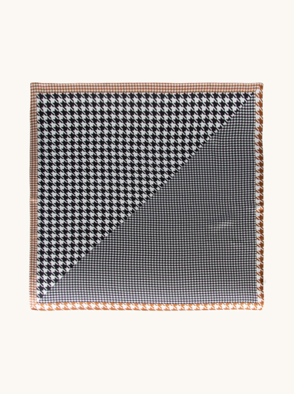 Duża apaszka damska 100% jedwab czarno-biała pepitka z karmelową ramką 88cm x88cm