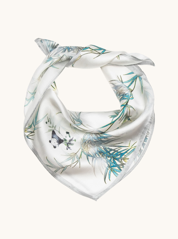 Apaszka jedwabna biała z motywem pand 53x53 cm