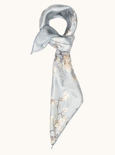 Apaszka jedwabna dwustronna błękitna w kwiaty 65x65 cm