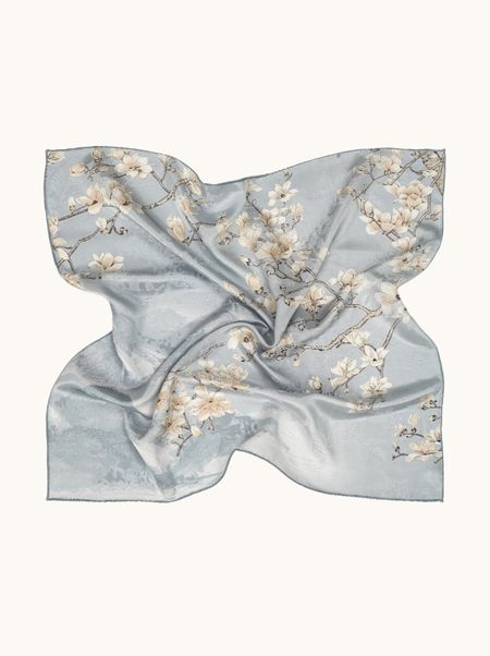 Apaszka jedwabna dwustronna błękitna w kwiaty 65x65 cm