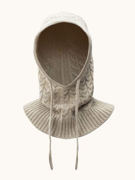 Wełniany kaptur z plecionym wzorem i wiązaniem beżowy PREMIUM
