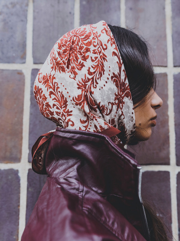 Apaszka jedwabna AMARENA 70x70 cm PREMIUM