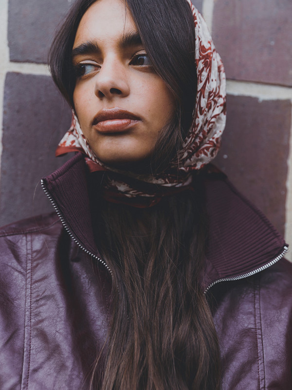 Apaszka jedwabna AMARENA 70x70 cm PREMIUM