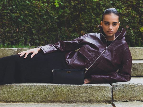 Skórzana torebka listonoszka CHIARA z łańcuszkiem PREMIUM