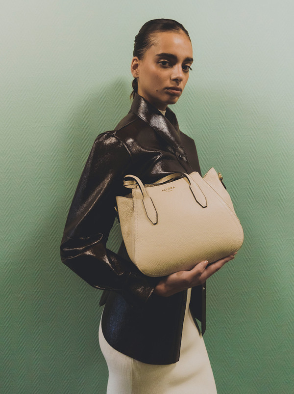 Skórzana torba damska FLAVIA ecru  elegancka shopperka z paskiem