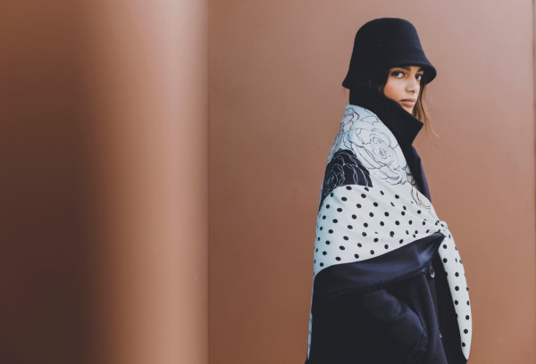 Duża chusta wełna z jedwabiem NUVIA 140x140 cm PREMIUM