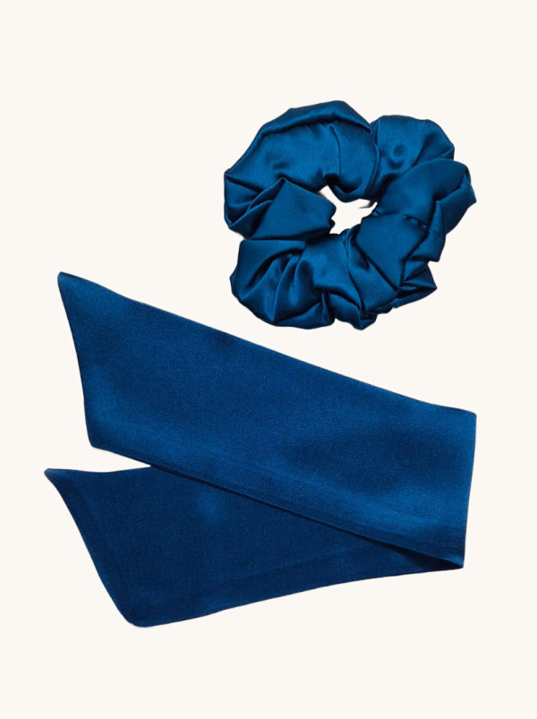 Gumka jedwabna typu scrunchie niebieska