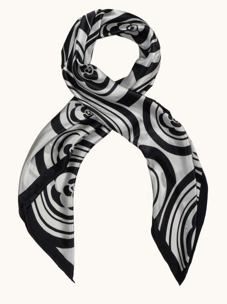 Duża chusta jedwabna w klasyczny geometryczny wzór  110x110 cm