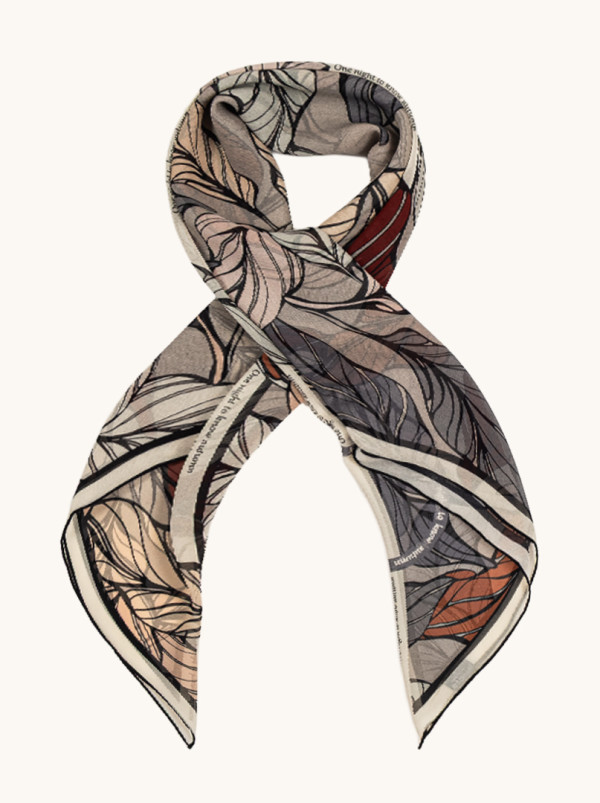 Duża chusta jedwab morwowy z motywem liści 105 cm x105 cm 