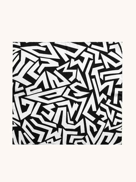 Apaszka jedwabna czarna w geometryczne wzory 53x53 cm