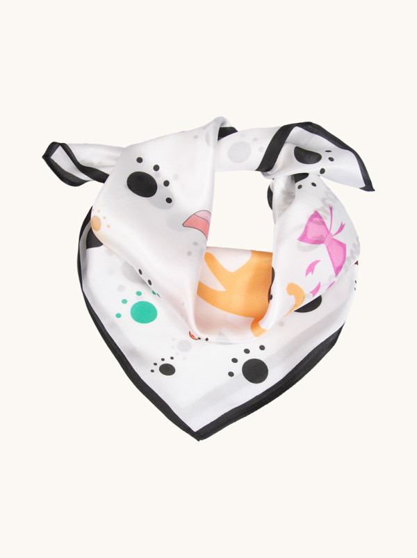 Apaszka jedwabna biała w kotki 53x53 cm